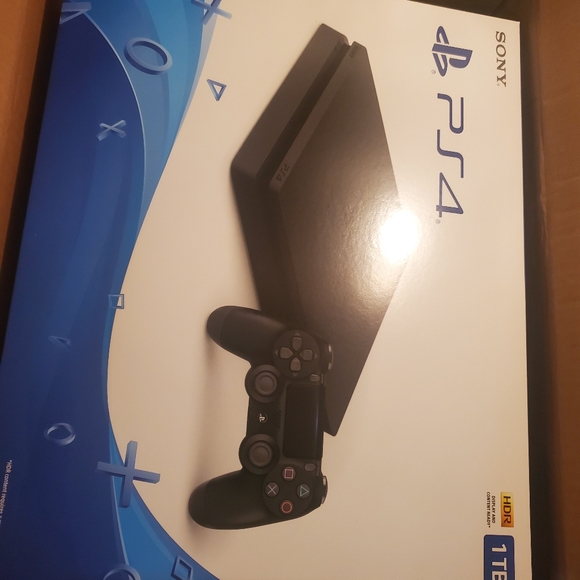 PS4 - Picture 2 of 4